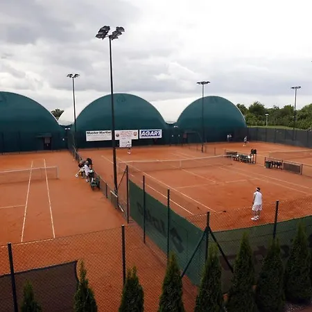 מלון Restauracja Tenis Kortowo פוזנן